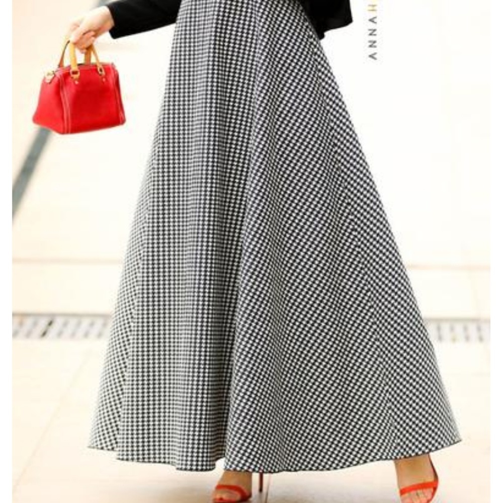 Black and White Modest Dress - Picture 2 of 6